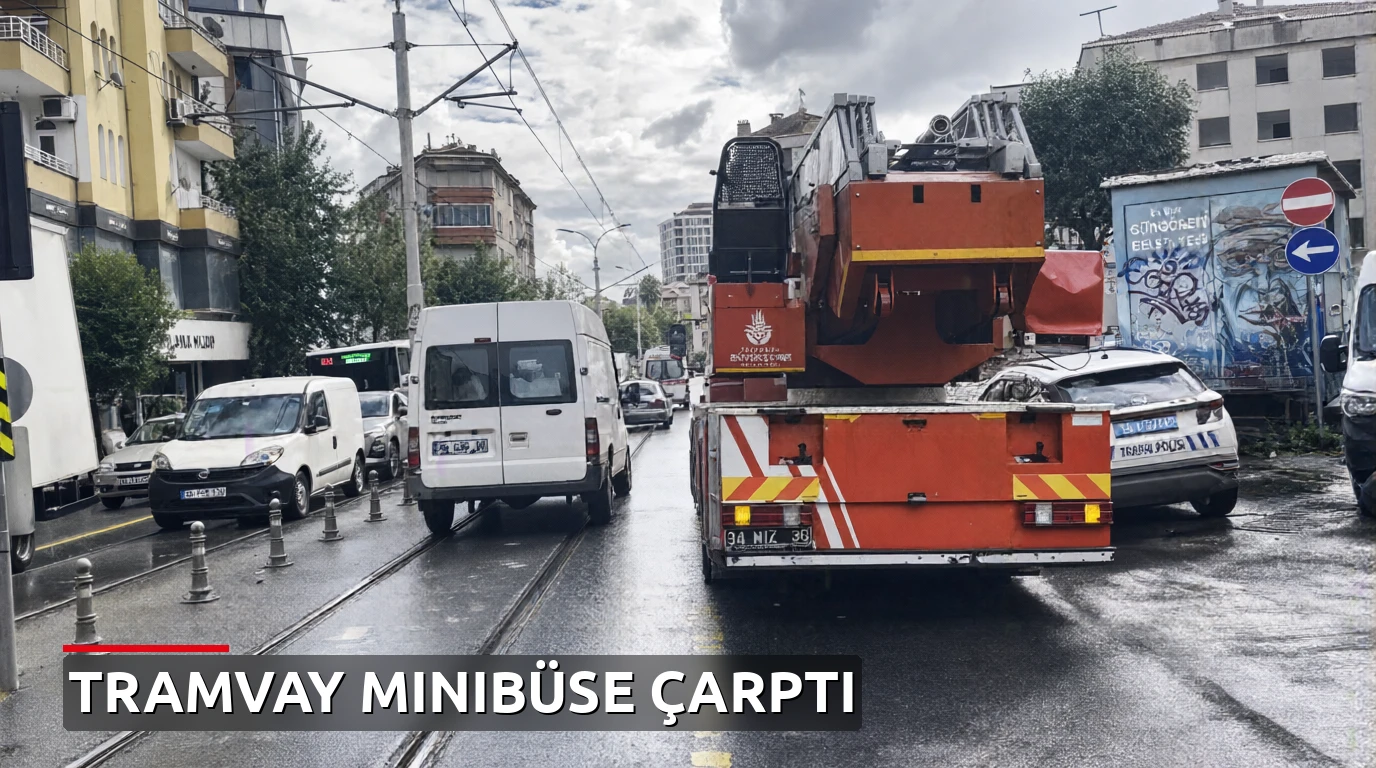 Güngören'de tramvay ters yönden dönen minibüse çarptı: 4 kişi yaralandı