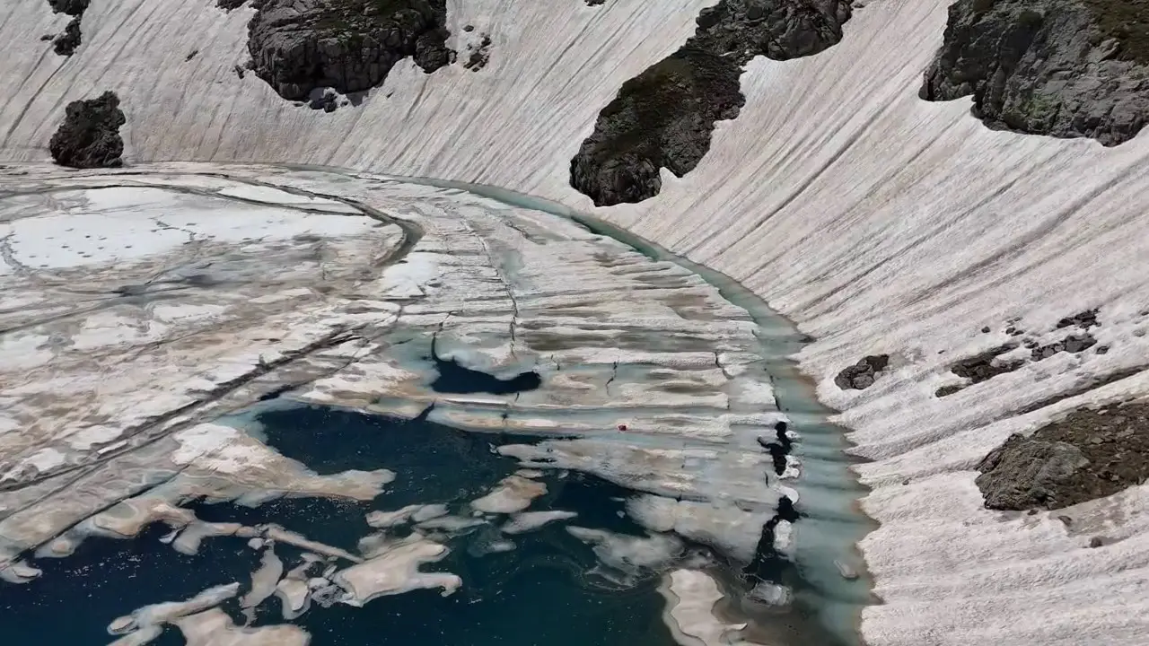 Yaz Ortasında Uludağ'da Antarktika'yı Andıran Buz Gölleri