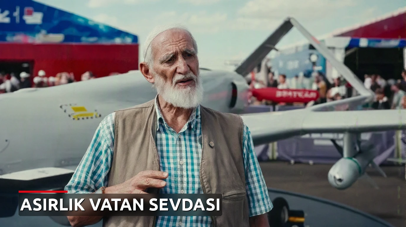 TEKNOFEST'te duygulandıran an! Yaşlı vatandaş TB2'ye sarılıp şiir okudu